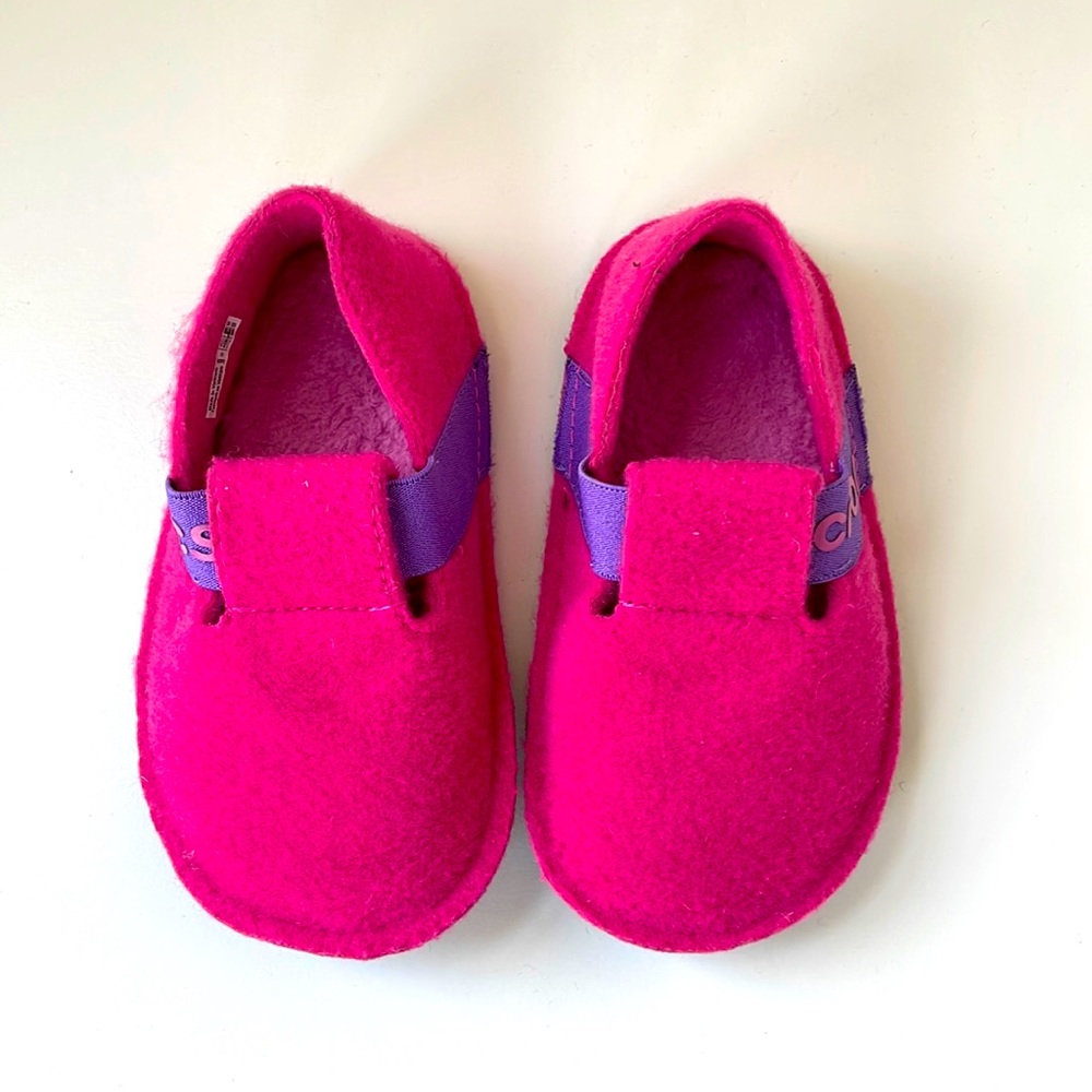 Crocs Kid’s Classic Slipper - Picture 1 of 3